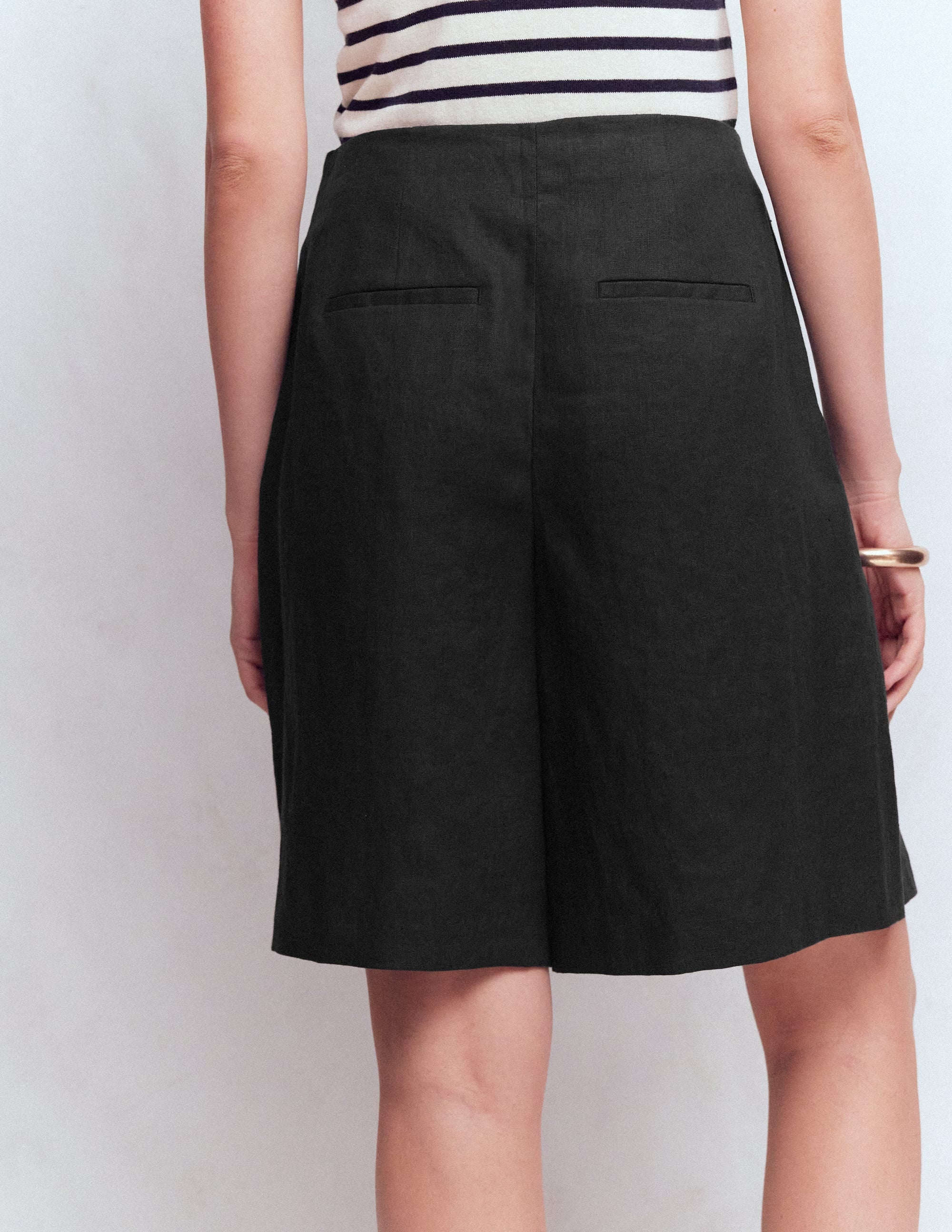 Highbury Pleated Linen Shorts-Black